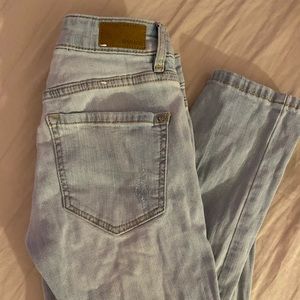 00 Garage Destroyed Light Wash Capri